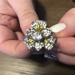 Elegant flower petal cocktail ring sz 6 NWT